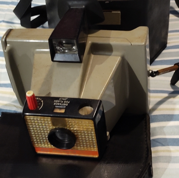 Vintage Camera with Flash Attachment - Picture 1 of 9